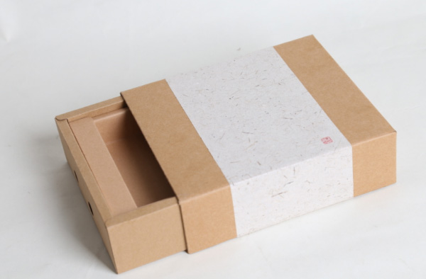 紙箱定做廠家該訴你潮濕環(huán)境下如何放瓦楞紙箱